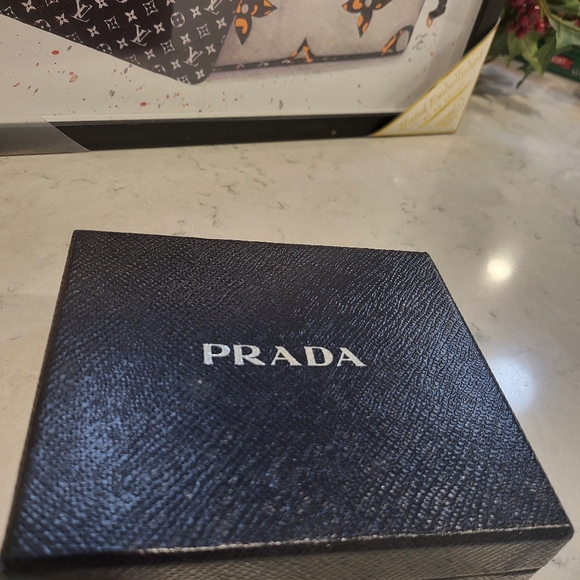 Prada small wallet - Picture 1 of 11